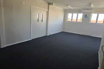 Tidy 79sqm office in central Pukekohe