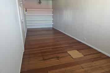 Tidy 79sqm office in central Pukekohe