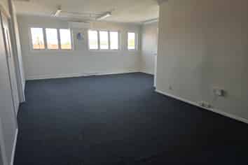 Tidy 79sqm office in central Pukekohe
