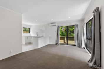 1/17 Keegan Drive, Massey