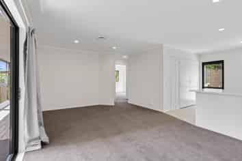 1/17 Keegan Drive, Massey