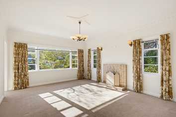 19 Agra Crescent, Khandallah
