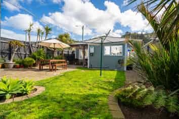 187 Queens Drive, Lyall Bay