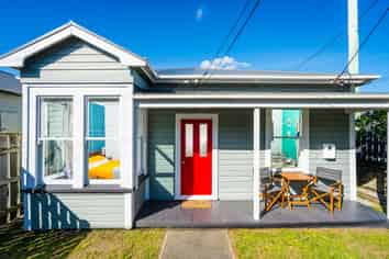 187 Queens Drive, Lyall Bay