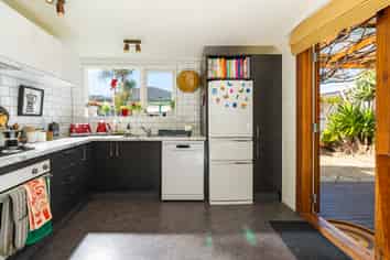 187 Queens Drive, Lyall Bay