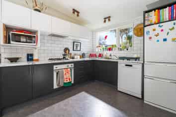 187 Queens Drive, Lyall Bay