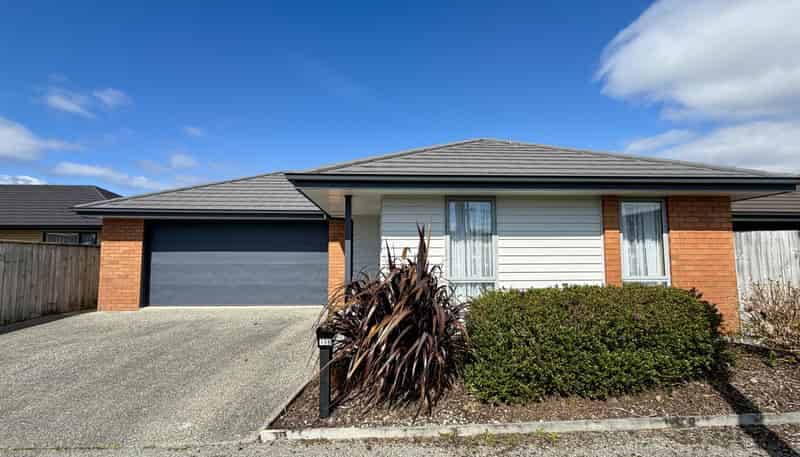 10B Pakington Street, Westport