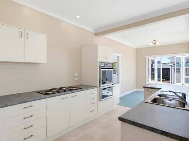 6 Adrian Grove, Waikanae Beach