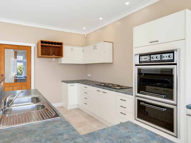 6 Adrian Grove, Waikanae Beach