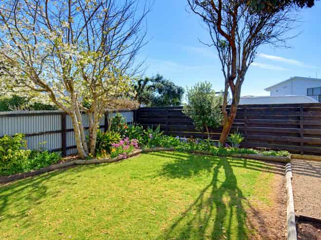 6 Adrian Grove, Waikanae Beach