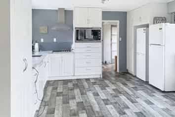1133 Queen Street East, Levin