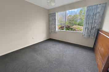 1133 Queen Street East, Levin