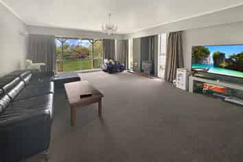 1133 Queen Street East, Levin