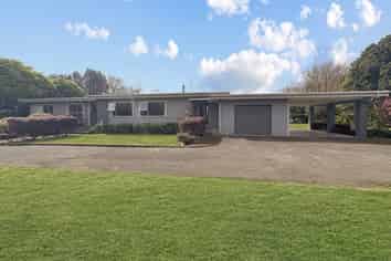 1133 Queen Street East, Levin
