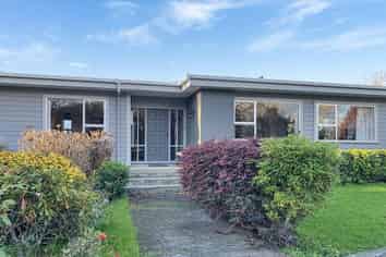1133 Queen Street East, Levin