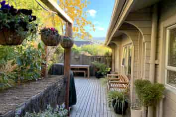 8 Hurst Seager Lane, Clifton