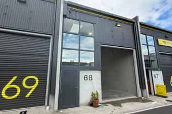 High stud warehouse - $400 p/w including outgoings