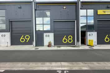 High stud warehouse - $400 p/w including outgoings