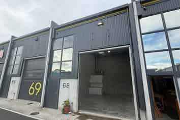 High stud warehouse - $400 p/w including outgoings