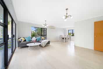 8 Thalia Place, Totara Vale