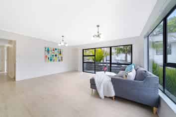 8 Thalia Place, Totara Vale