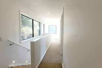 8 Silvereye Way, Johnsonville