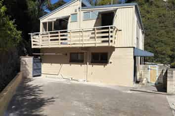 39A Burns Road, Hospital Hill