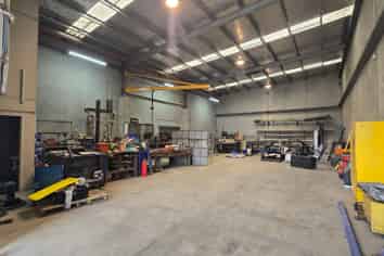 310m2* Warehouse/Office in Hillsborough