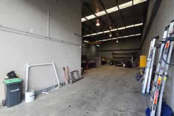 310m2* Warehouse/Office in Hillsborough
