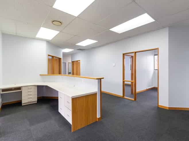 Fantastic office on Broadway Avenue