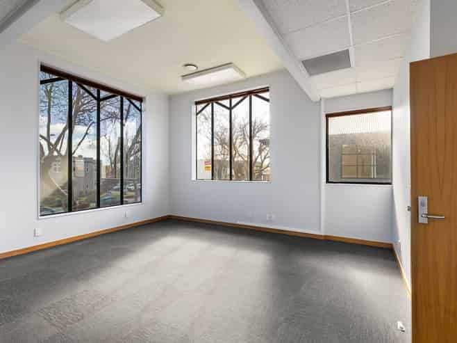 Fantastic office on Broadway Avenue
