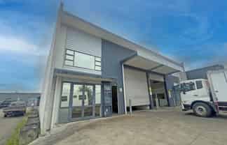 HIGH STUD WAREHOUSING WITH OFFICE
