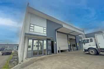 HIGH STUD WAREHOUSING WITH OFFICE
