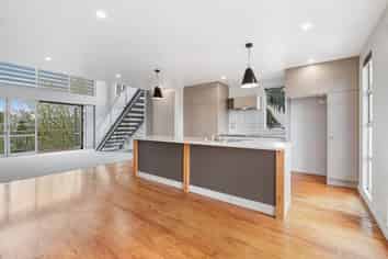 17/44 William Pickering Drive, Albany