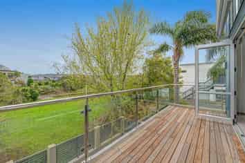 17/44 William Pickering Drive, Albany
