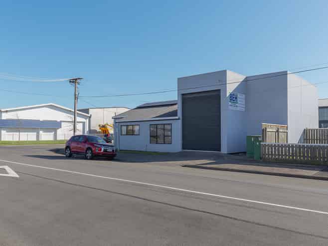 Office, Drive-Through Warehouse Plus Secure Yard