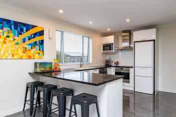 5 Poaka Place, One Tree Point