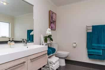 5 Poaka Place, One Tree Point