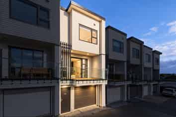 15/1B Egremont Street, Belmont