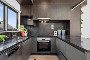 15/1B Egremont Street, Belmont