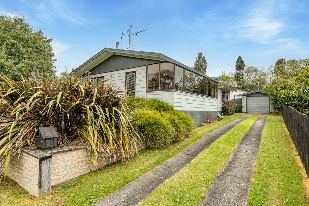 First Home Buyers - Modern, Tidy & Ready to Enjoy 1