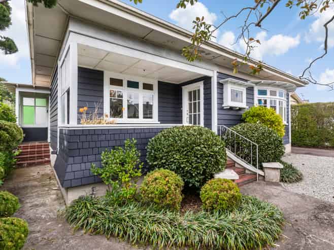 1048 Great North Road, Point Chevalier