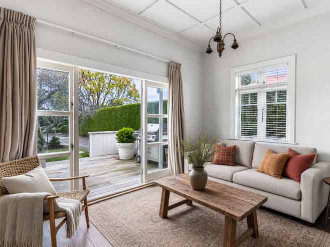 1048 Great North Road, Point Chevalier