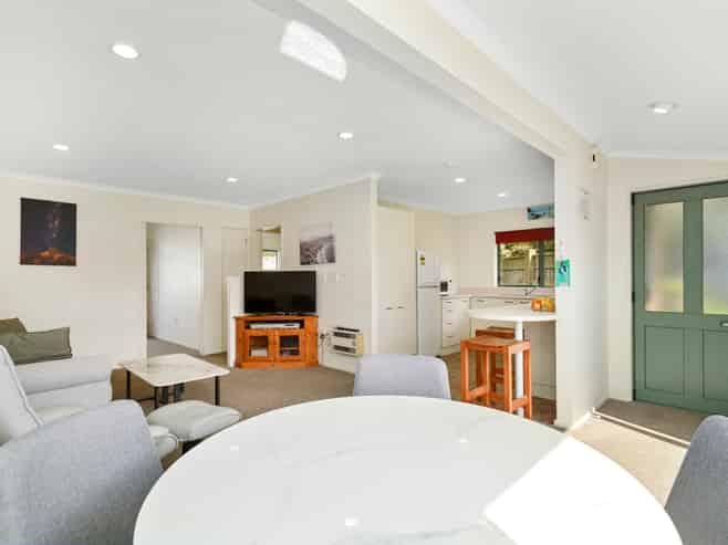 70/42 Main Road, Tawa