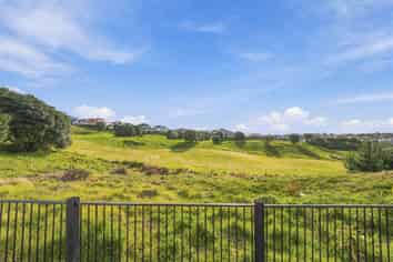  50 Whakairo Crescent, Gulf Harbour