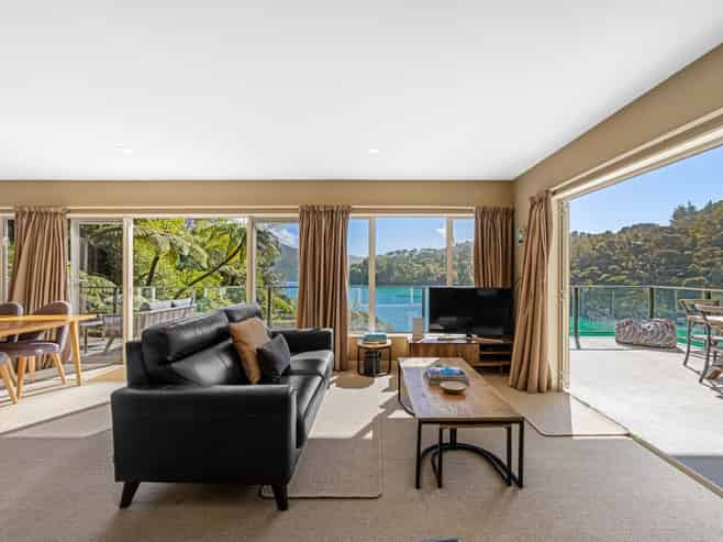 1703 Kenepuru Road, Black Rock