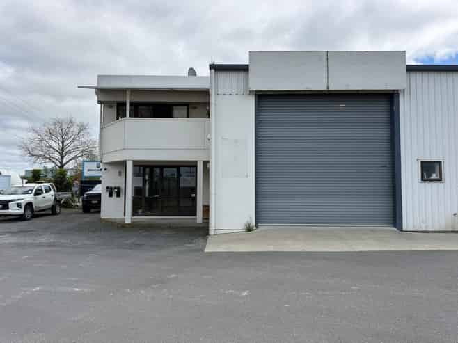 Office and Workshop in Greerton