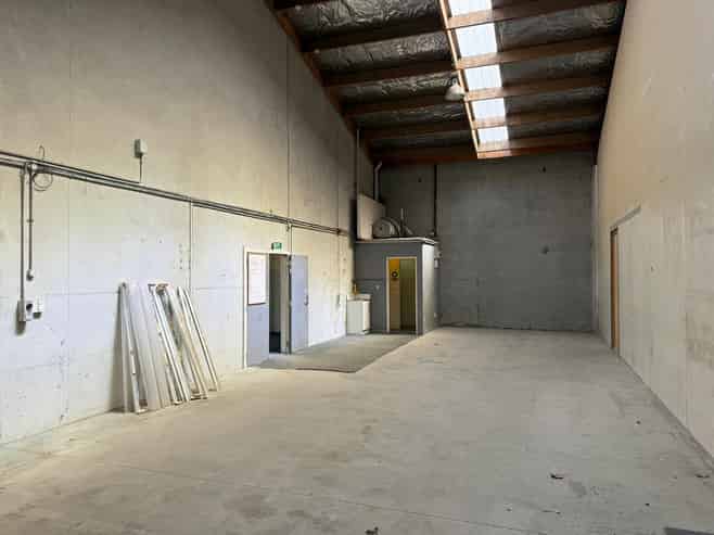Office and Workshop in Greerton