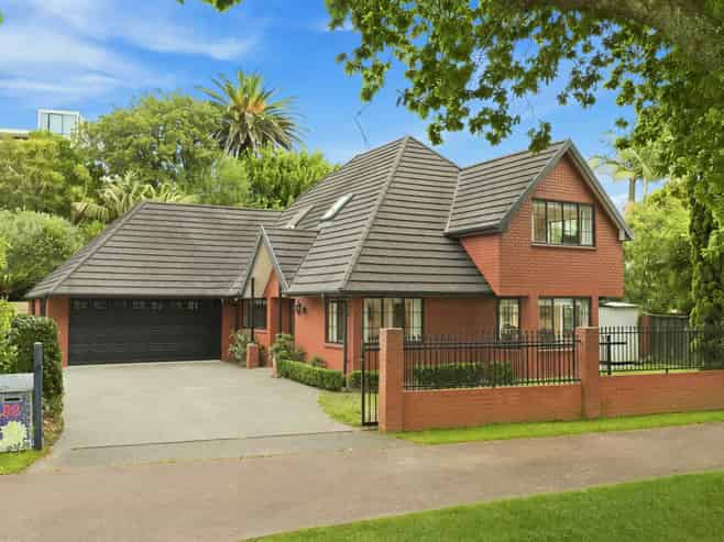 36  Oakwood Grove, Eastern Beach
