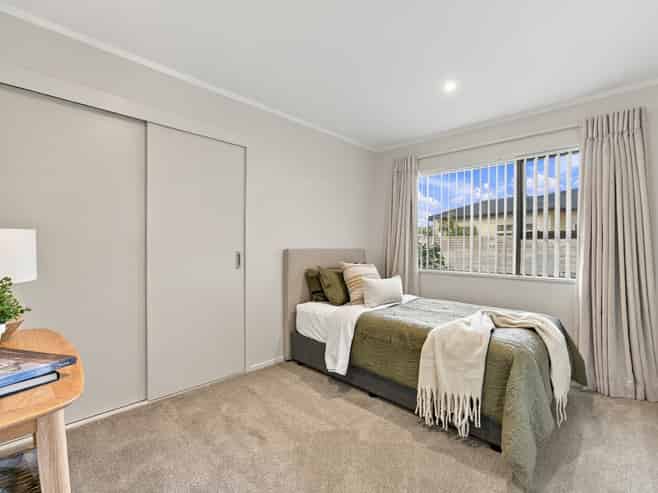2/82 Florence Avenue, Orewa